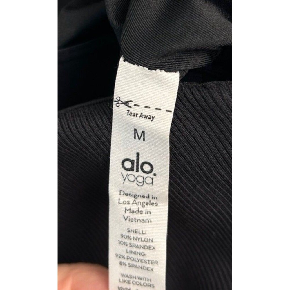 ALO Yoga Womens Size Medium Ribbed Black Sweetheart Cap Short Sleeved Active Top - Picture 6 of 7